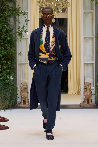 Look 75